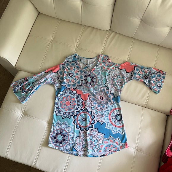 AlvaQ Women Summer Sexy V Neck Cold Shoulder Floral Top Size medium - Picture 3 of 7